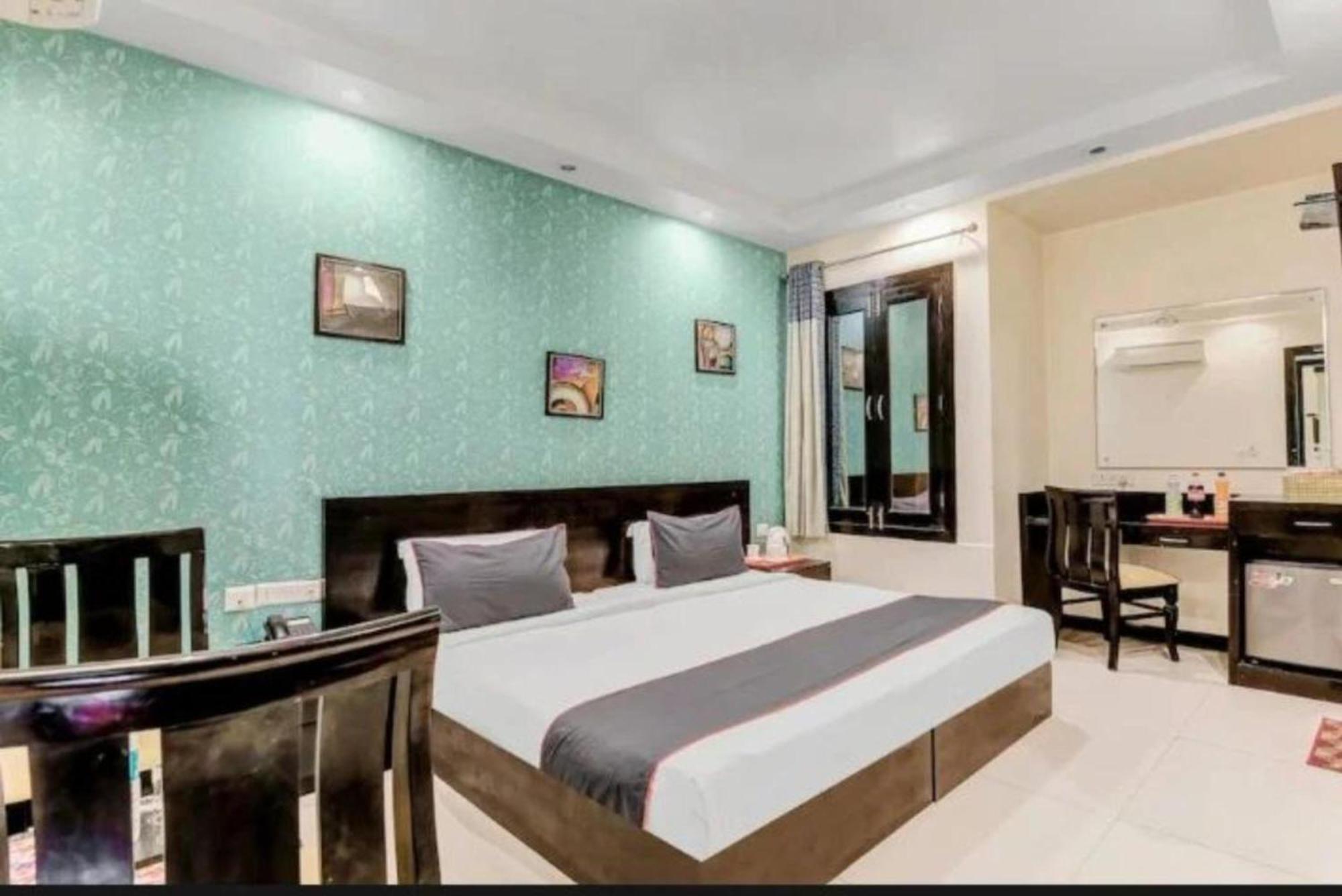 Paschim Vihar Hotel Delhi  Bagian luar foto
