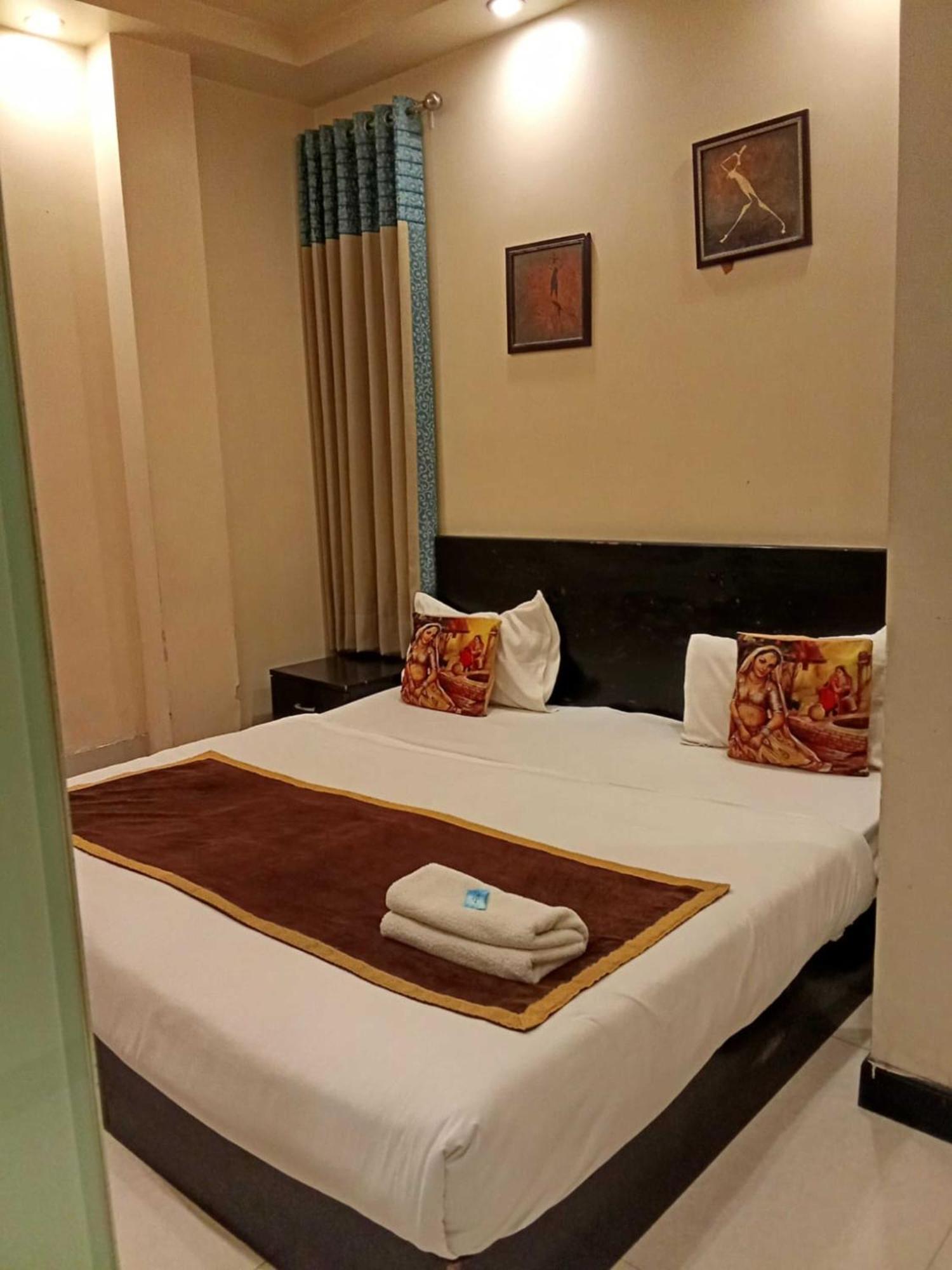 Paschim Vihar Hotel Delhi  Bagian luar foto