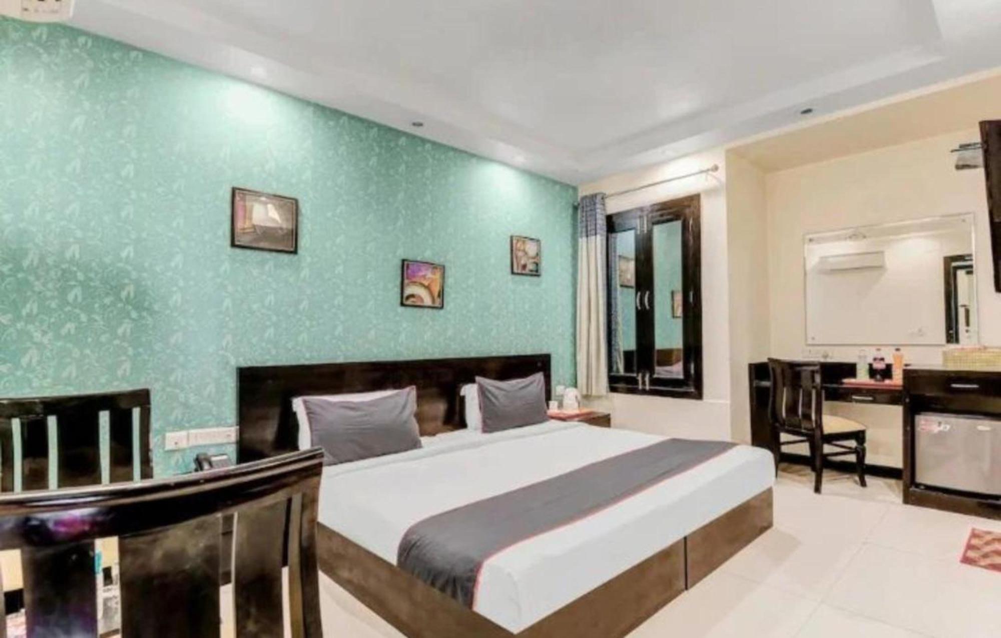 Paschim Vihar Hotel Delhi  Bagian luar foto
