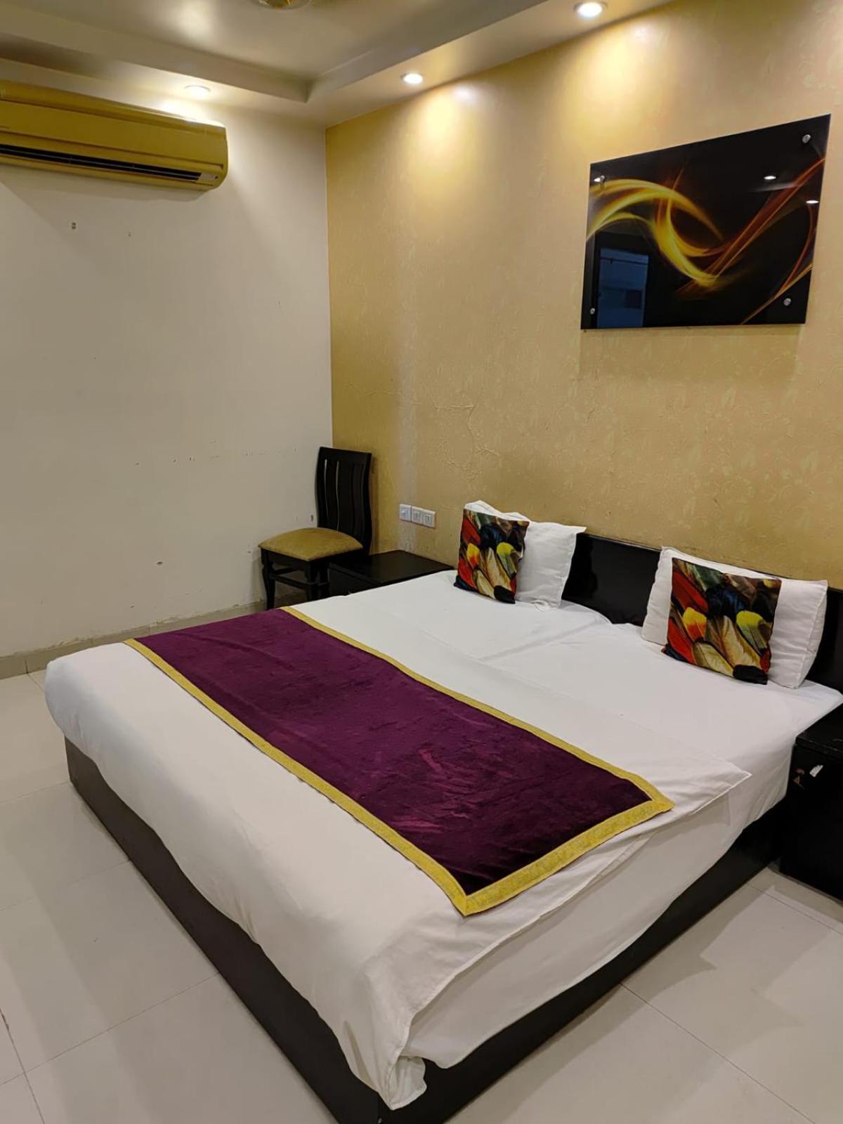 Paschim Vihar Hotel Delhi  Bagian luar foto